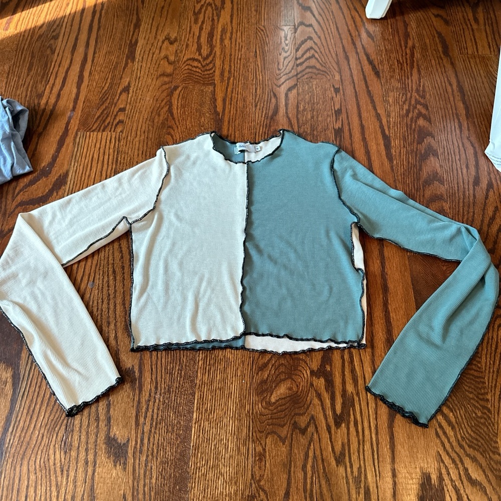 Size medium Adika long sleeve shirt
